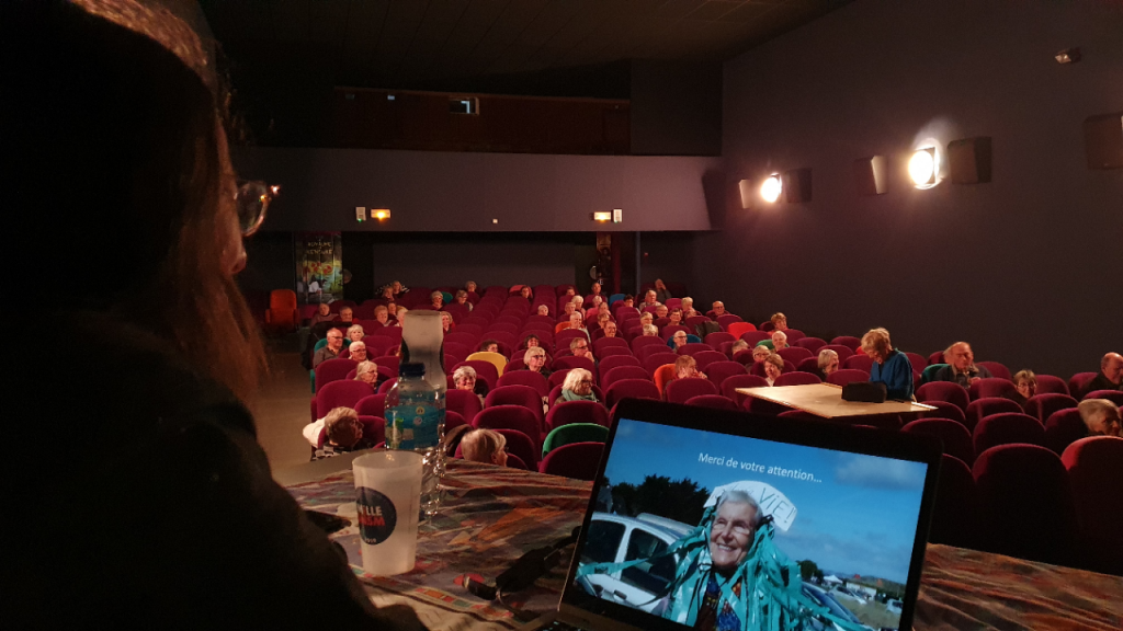 Valérie Viaud et Alix Levain interviennent à l'invitation de l'UTL de Douarnenez, le 21 mars 2024, au cinéma Le Club